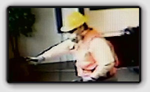 Picture: Man dressed as construction worker holds clerk at gunpoint